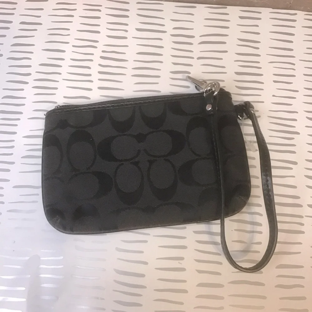 COACH Women’s Black Signature 